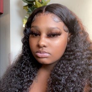 Meet your Posher, Sanaa